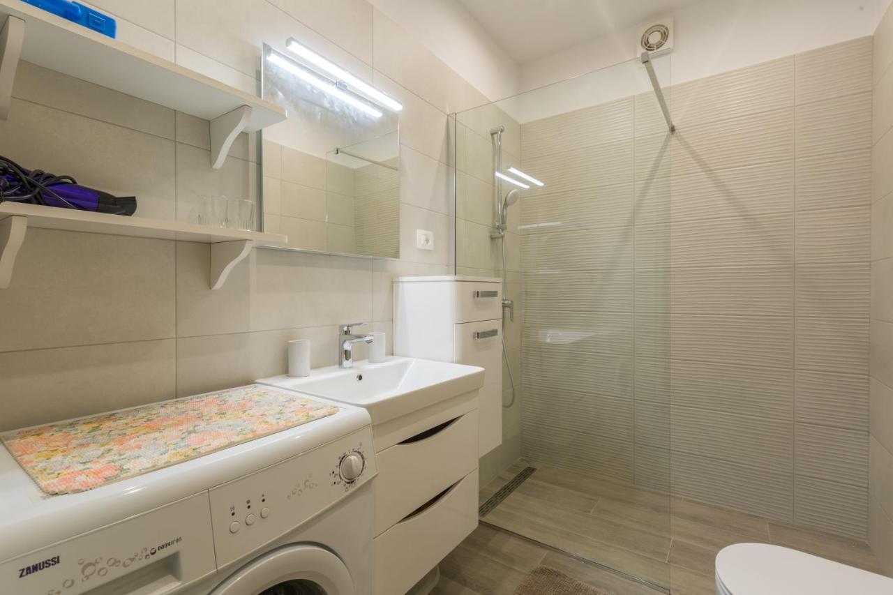 Apartments With A Parking Space Kukci, Porec - 7166 Нова-Вас Экстерьер фото